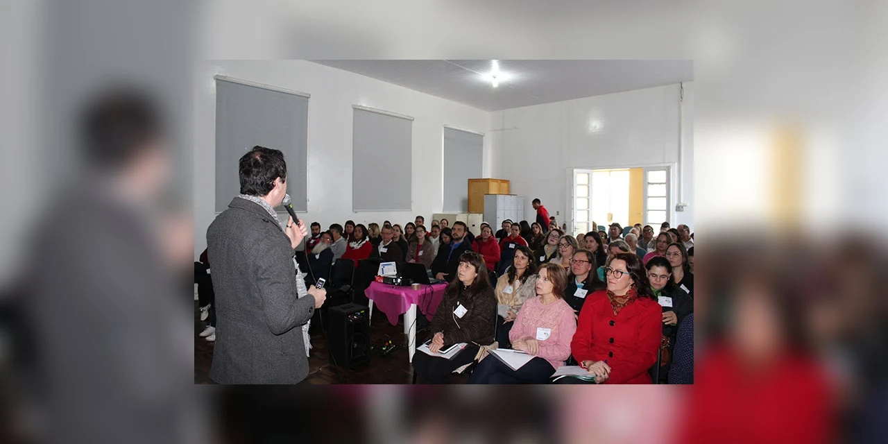 Cerca de 80 pessoas participam da Conferência Municipal de Assistência Social de Palmeira