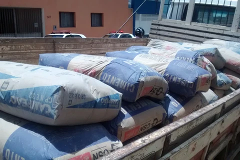 Homens são presos em Castro após furtarem 137 sacos de cimento