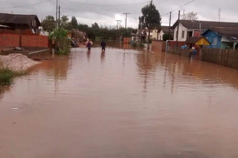 Oito famílias de desabrigados pela enchente foram removidas até o momento em Piraí do Sul