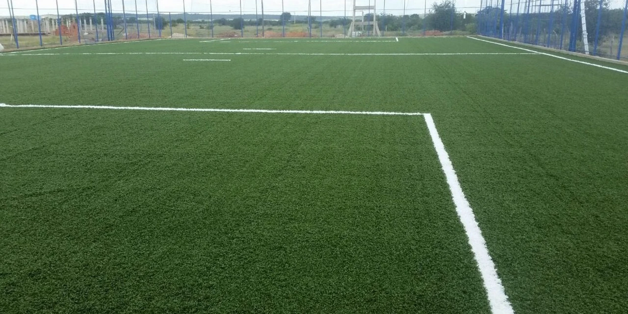 Prefeitura dá andamento na construção de nova quadra de futebol society