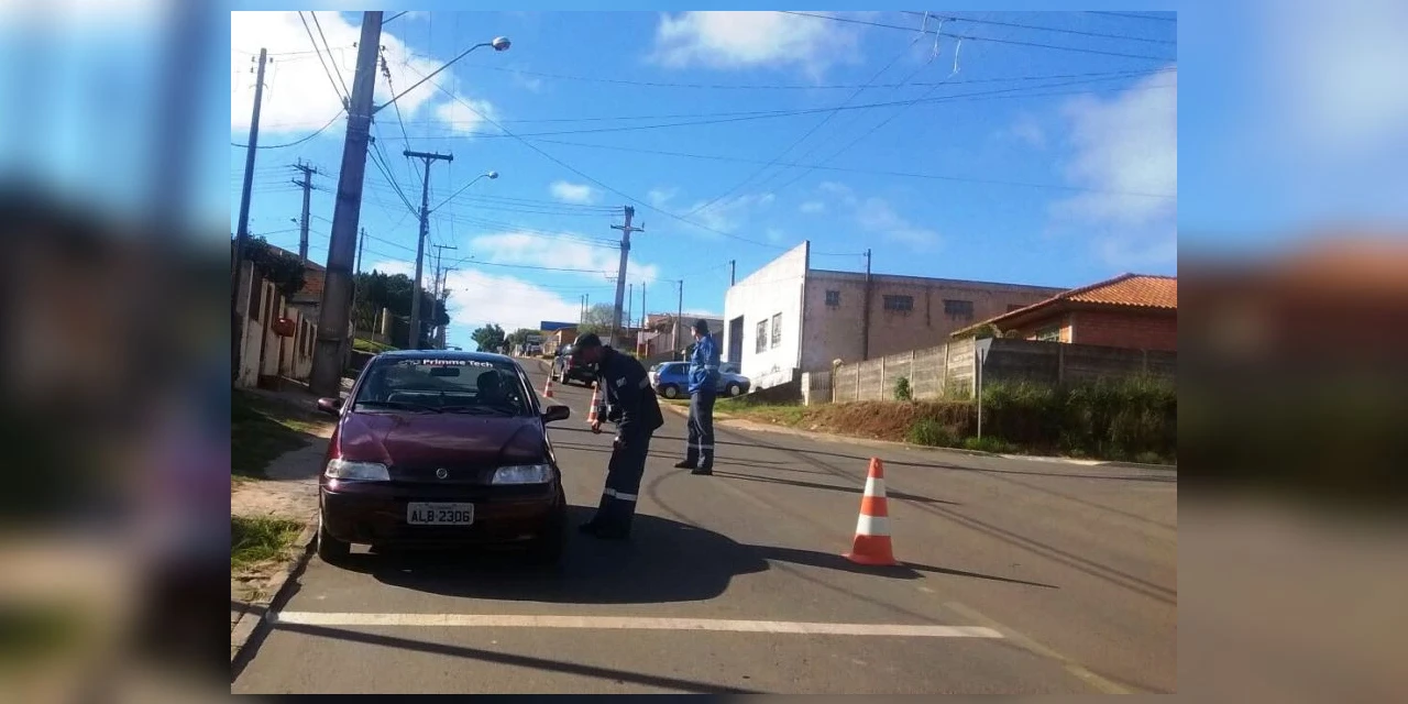 Detransede orienta motoristas sobre respeito aos limites de velocidade