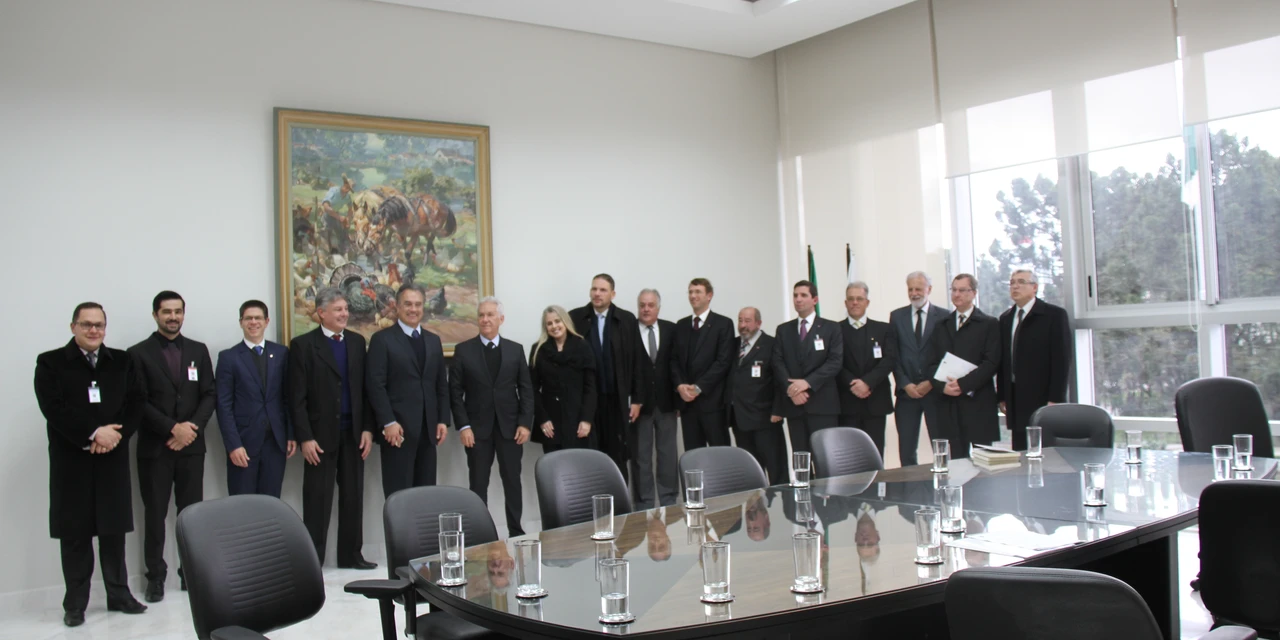 Comitiva viaja à Curitiba pela elevação da Comarca de Palmeira