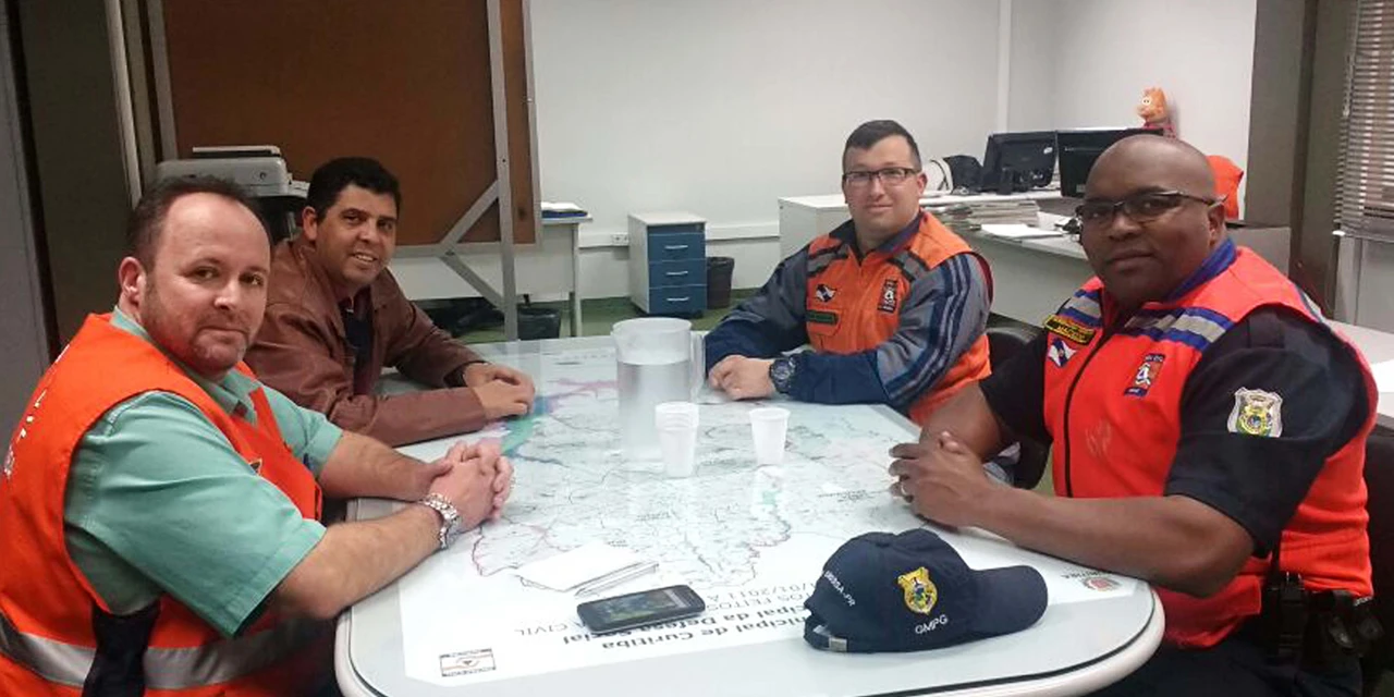Defesa Civil de Ponta Grossa participa de visita técnica em Curitiba