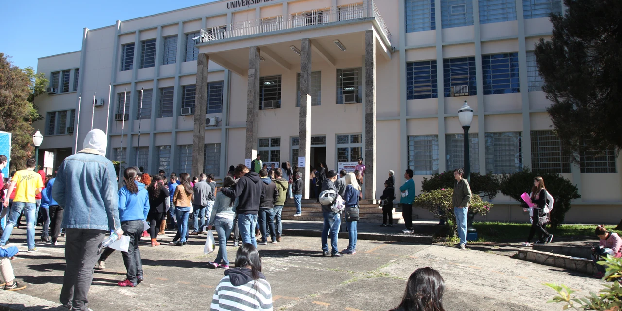 UEPG aplica provas do Vestibular de Inverno em 16 cidades