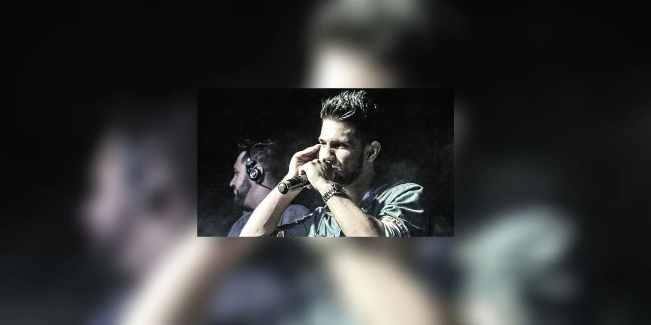 Cassiano Canavarro se apresenta durante "esquenta" para o jogo entre Operário e Globo (RN)