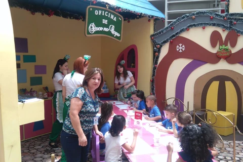 Crianças do CMEI Izaura e Acap Geny Ribas visitam Natal do Palladium