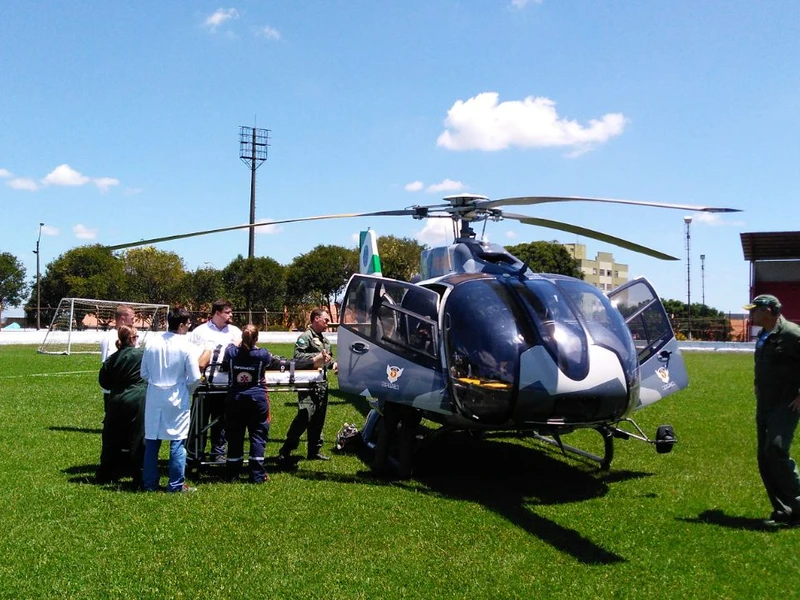 Vítima de infarto é transportada pelo helicóptero aeromédico de Irati à ...