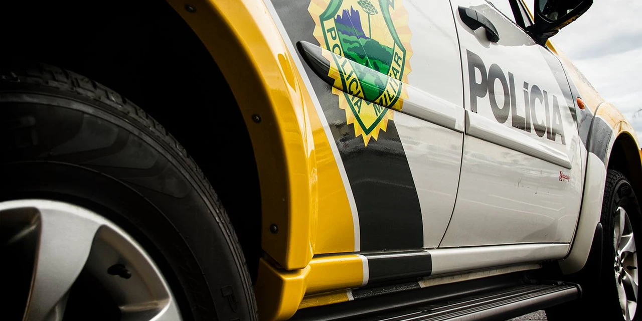 Bandidos assaltam mercearia e fazem vítimas reféns