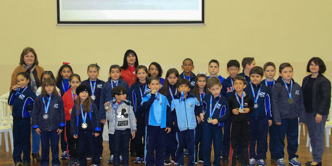 Vencedores da Maratona Intelectual dos XXXIV JEM recebem premiação