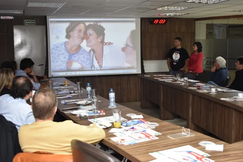 ACIPG recebe a visita dos Doutores Palhaços