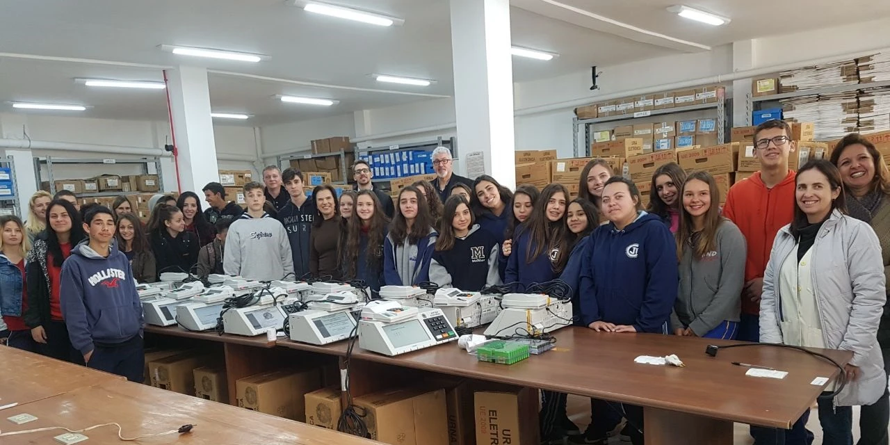 Projeto incentiva a participação de jovens na política