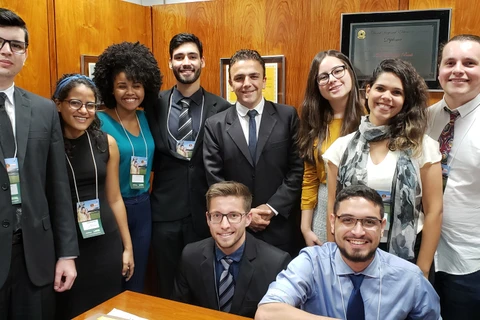 Aliel recebe estudantes para falar sobre Educação