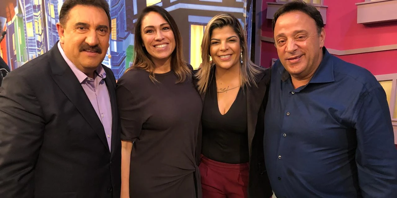 Hussein Bakri participa do programa do Ratinho do SBT