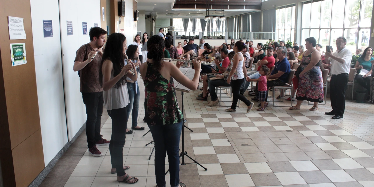 Hall da Prefeitura recebe apresentações do Conservatório Maestro Paulino