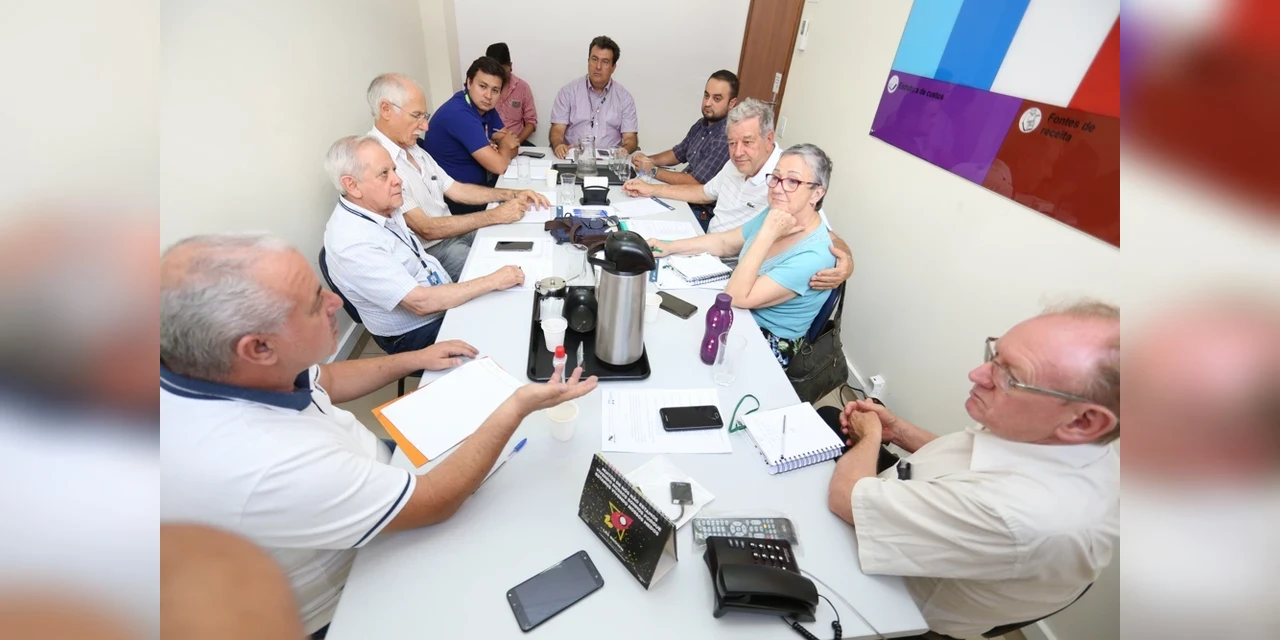 Grupo que estuda implantação de Ceasa se reúne em Ponta Grossa
