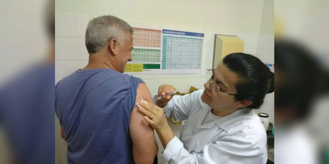 Saúde de Castro aplica 16 mil doses de vacina em uma semana