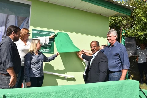 Jaguariaíva entrega Castramóvel e reforma da UBS Adélia Kojo Baldin