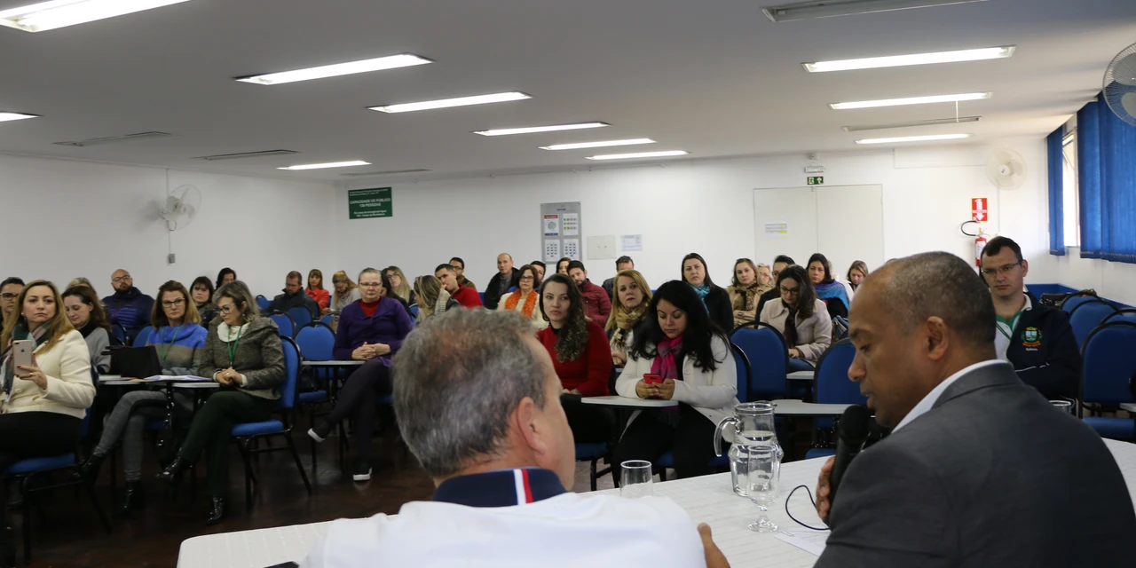 Reunião discute melhorias na atenção básica de saúde