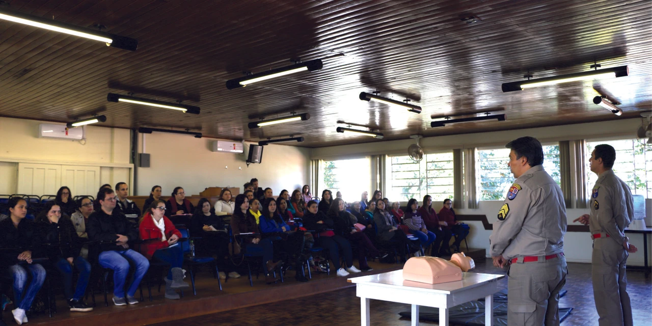 Educação promove treinamento de primeiro socorros