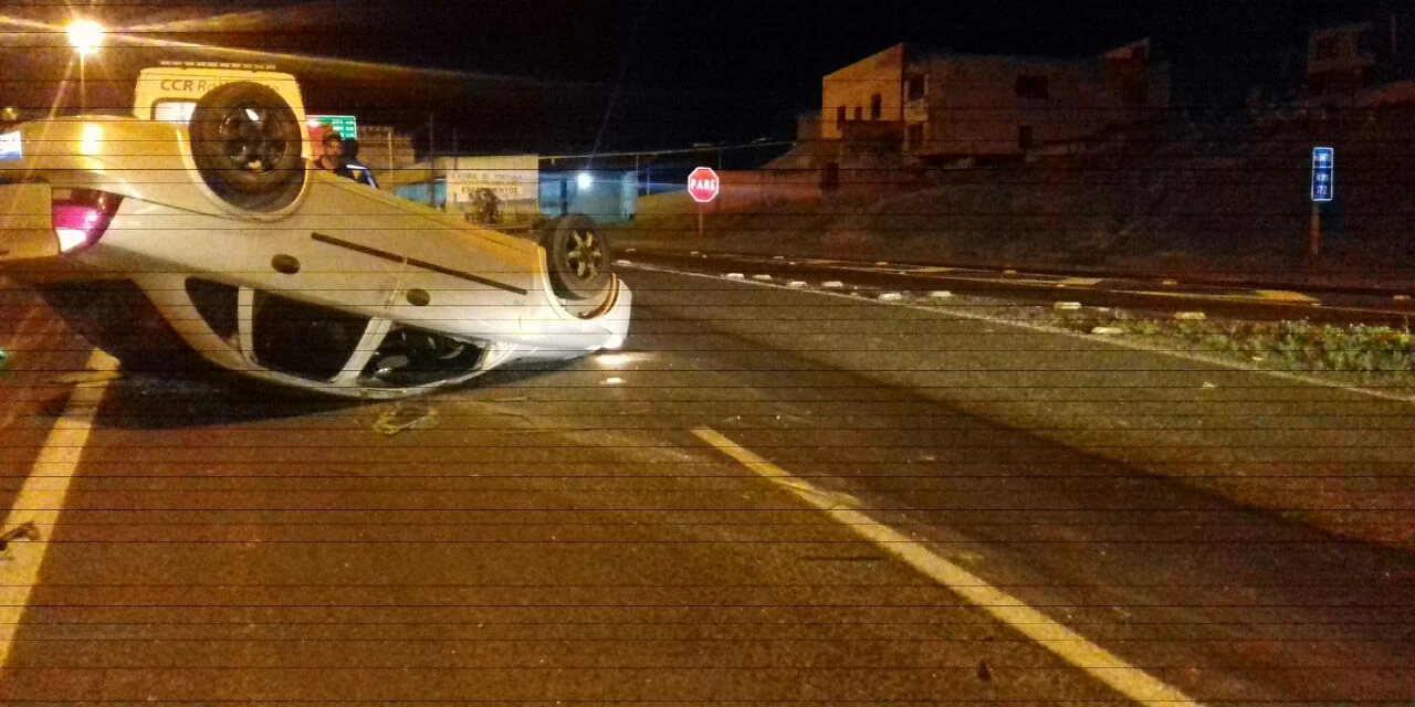 Motorista foge após grave capotamento com vitima na Souza Naves