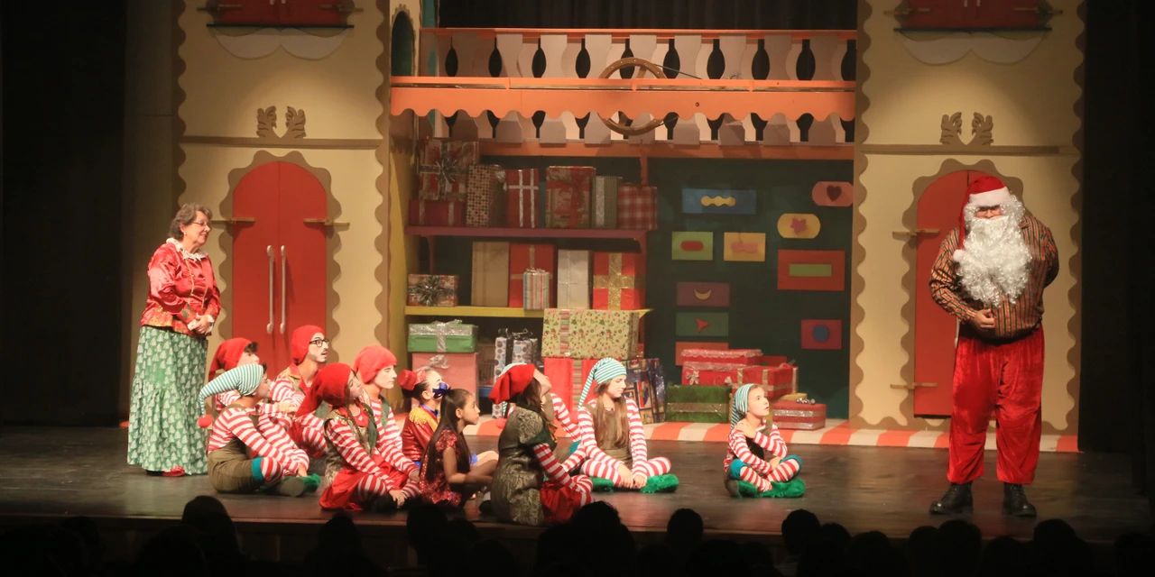 Natal Encantado começa hoje em Castro com chegada do Papai Noel e show de luzes