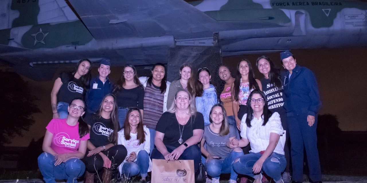 Alunas da UniSecal visitam 'Grupamento da Aeronáutica' em Curitiba