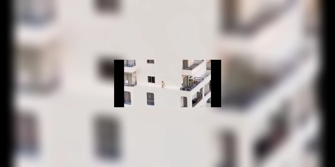 Menina é flagrada caminhando do lado de fora do 4º andar de edifício na Espanha