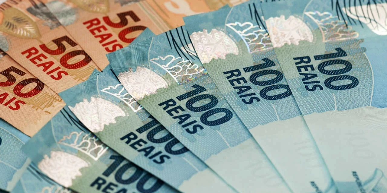 Bolsonaro anuncia reajuste, e salário mínimo passará de R$ 1.039 para R$ 1.045 em fevereiro