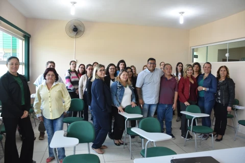 Professores recebem treinamento para ensino de inglês na rede municipal