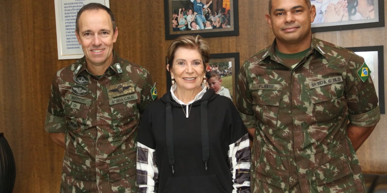 Elizabeth recebe general para discutir monumento que homenageará expedicionários