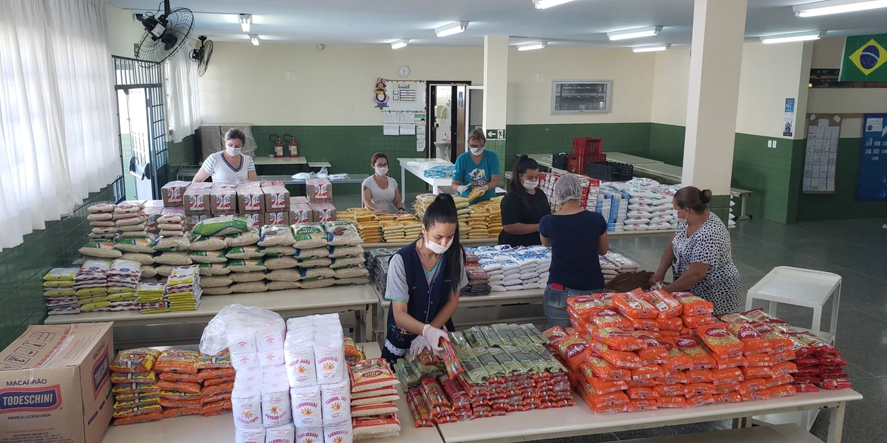 Alimentos das escolas serão entregues a alunos do 'Bolsa Família' em Ponta Grossa