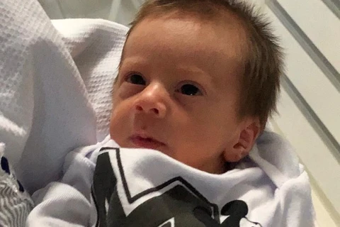 Filho de fisioterapeuta grávida morta por coronavírus recebe alta e completa um mês de vida