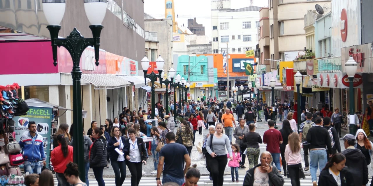 Prefeitura de Ponta Grossa decreta toque de recolher das 23h às 6h, entre sexta-feira (19) e domingo (21)