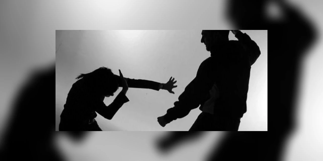 Homem é preso após danificar carro e ameaçar a ex-namorada