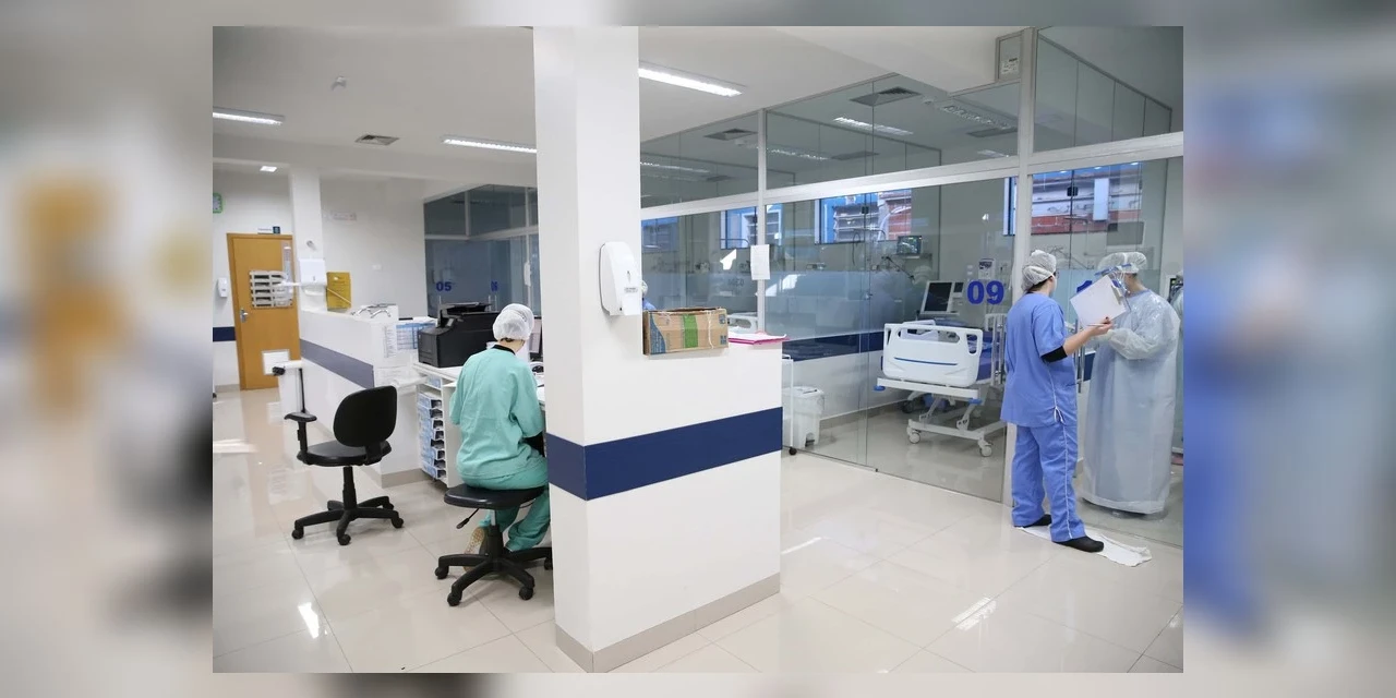 Casos e mortes por Covid caem pela segunda semana consecutiva