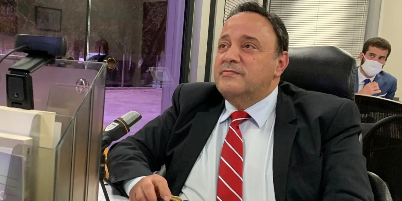 Assembleia retira por 10 sessões projeto que trata das custas cobradas nos cartórios do Paraná