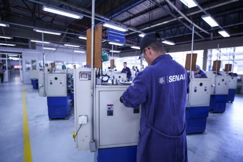 Senai tem 4,6 mil vagas abertas para cursos técnicos semipresenciais no Paraná