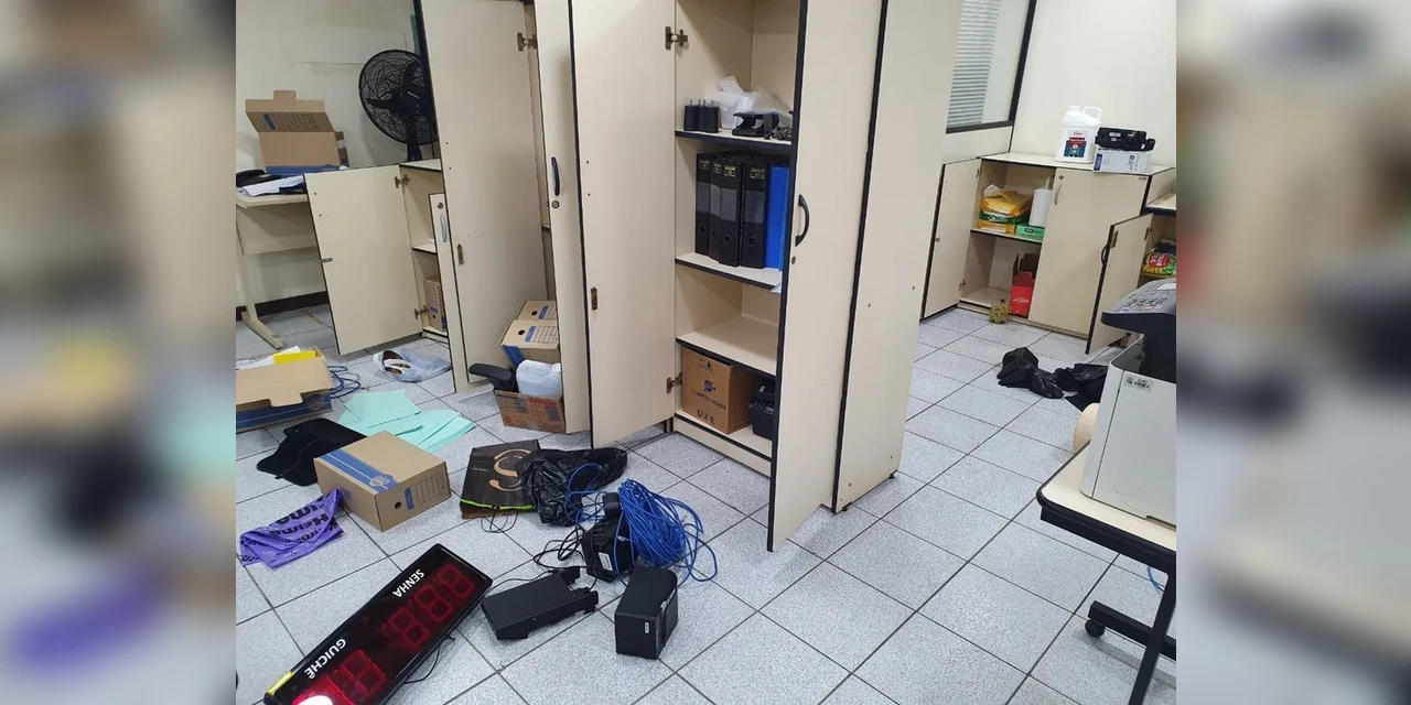 Homem é preso em flagrante suspeito de tentar furtar televisão de Agência do Trabalhador em Ponta Grossa