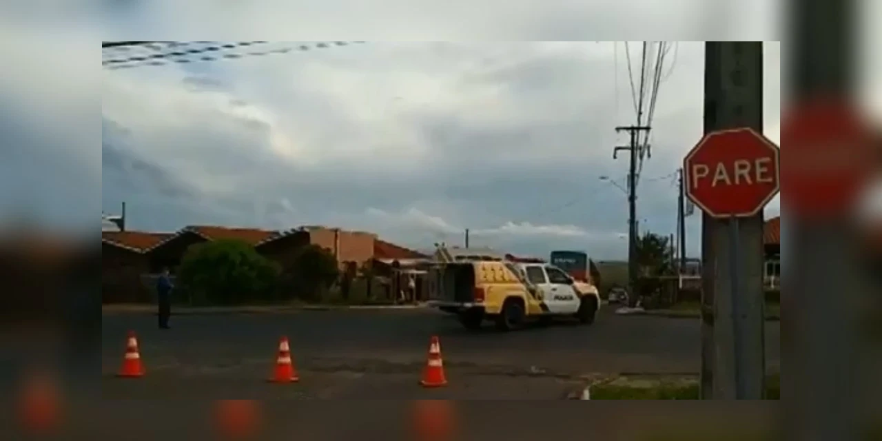 Menino de 10 anos morre após ser atropelado por ônibus enquanto andava de bicicleta, em Carambeí