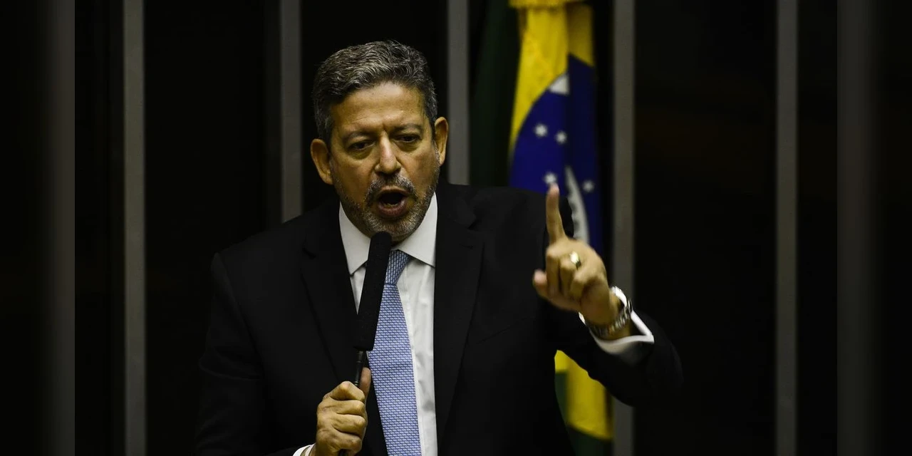 Arthur Lira é eleito presidente da Câmara em 1º turno