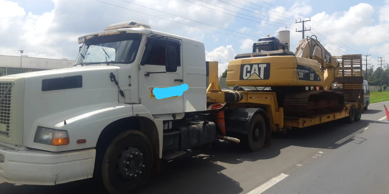 Caminhão com várias irregularidades é apreendido pela PRF em Ponta Grossa