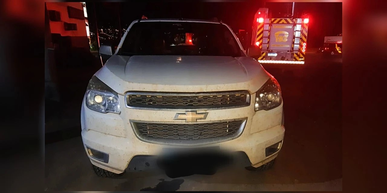 Pedestre fica preso em reboque após ser atropelado por caminhonete em Ponta Grossa