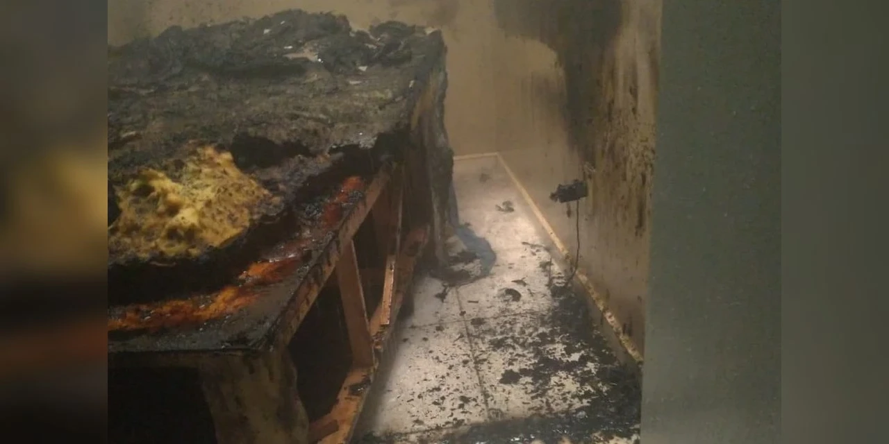 Carregador de celular pode ter causado incêndio em casa no Paraná, dizem bombeiros