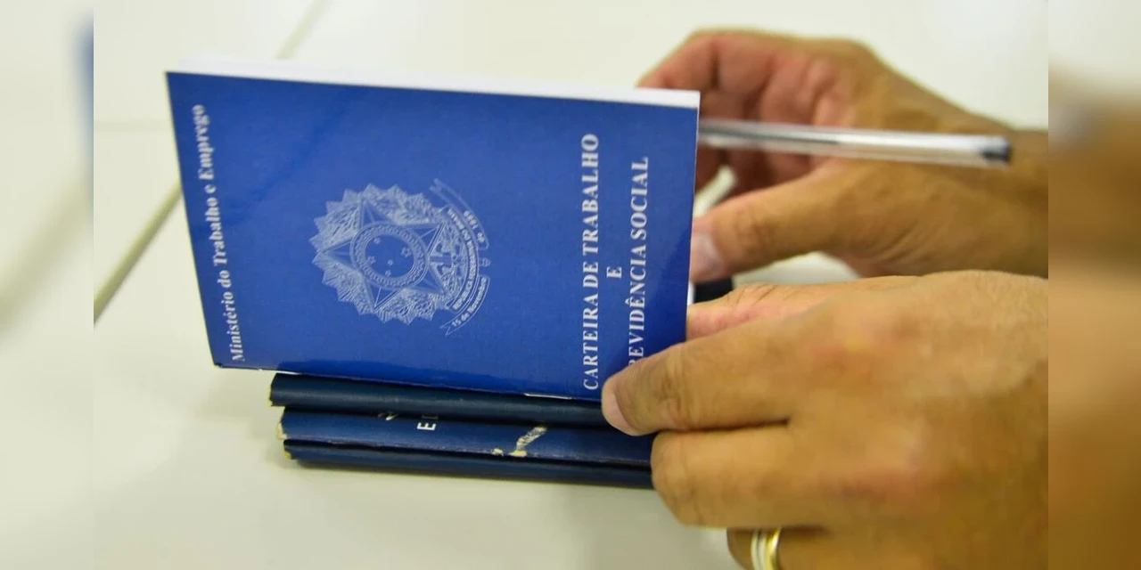 Governo vai retomar programa de redução de salários e suspensão de contratos, diz Guedes