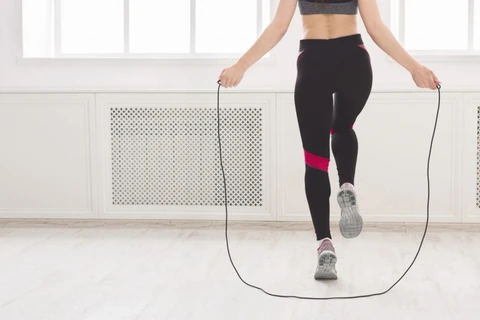 Especialista em Medicina do Estilo de Vida dá dicas de como se manter ativo dentro de casa em época de lockdown