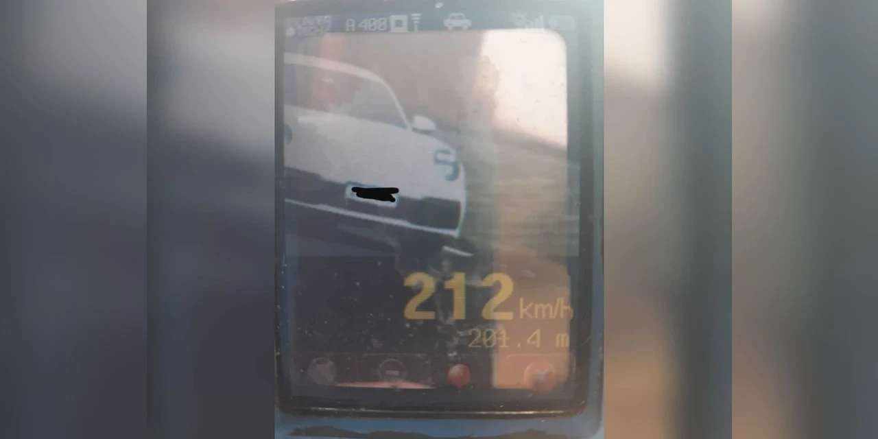 Carro é flagrado trafegando a 212 km/h em rodovia do interior do Paraná