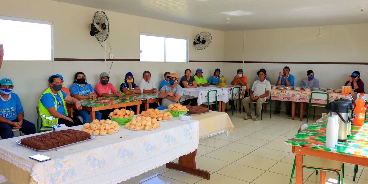 Gabinete promove café de Dia das Mães para funcionárias do projeto Recicla Tibagi