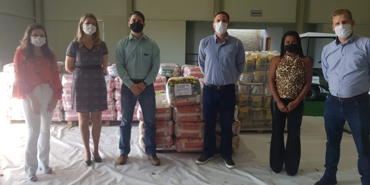 Frísia e Mosaic doam alimentos para 250 famílias impactadas pela pandemia de Covid-19 em Carambeí