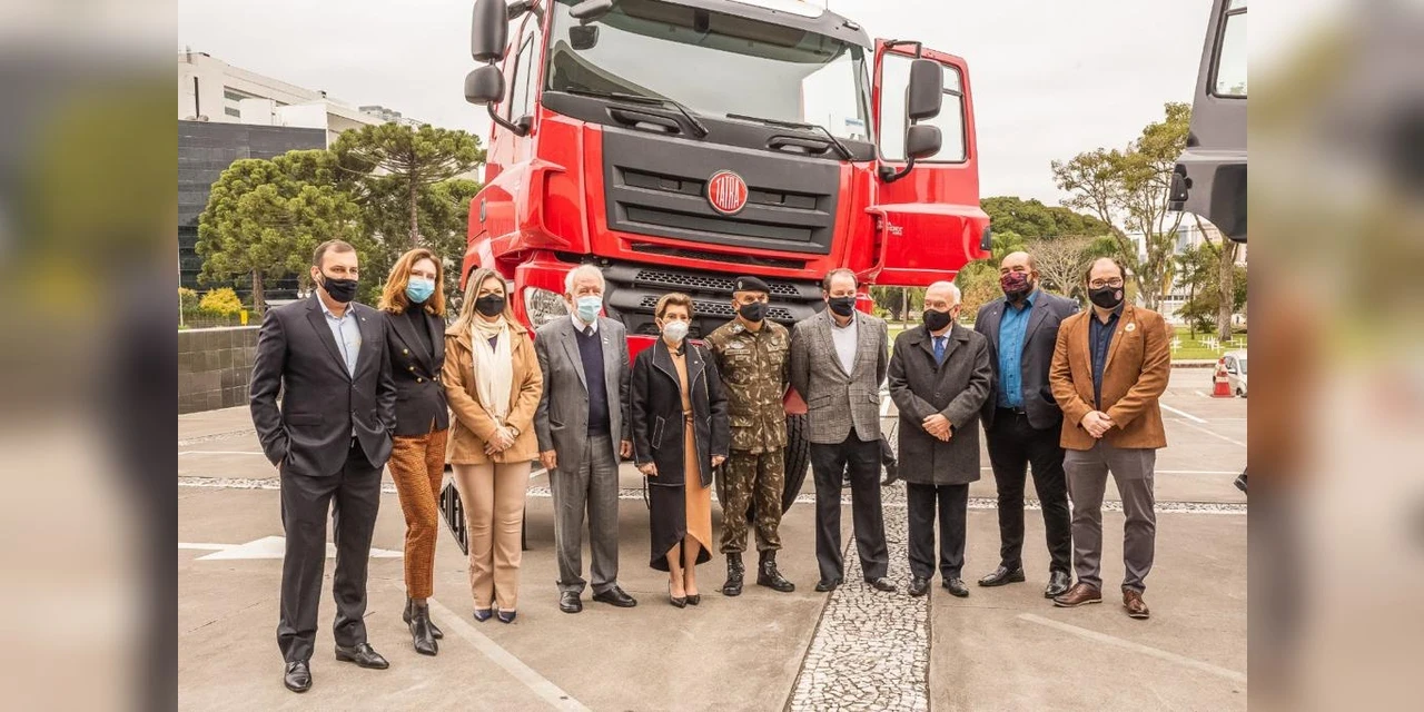 Deputada Aline Sleutjes participa de evento da Tatra Truck na Capital do Estado do  Paraná