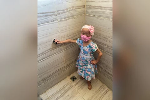 Clarinha, portadora de doença rara, ganha casa totalmente adaptada